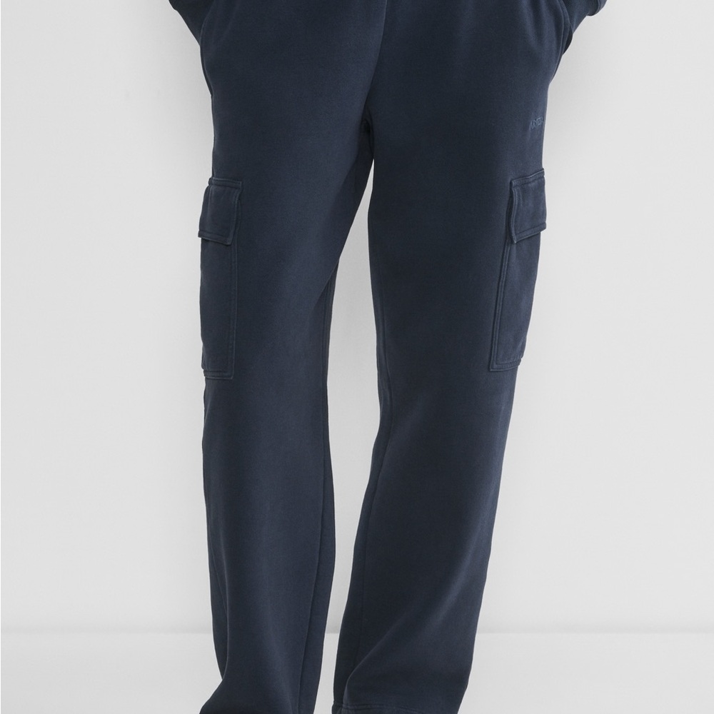 Aritzia TNA Sweatfleece Cozy Fleece Mega Fit Straight Leg $88 Retail Navy